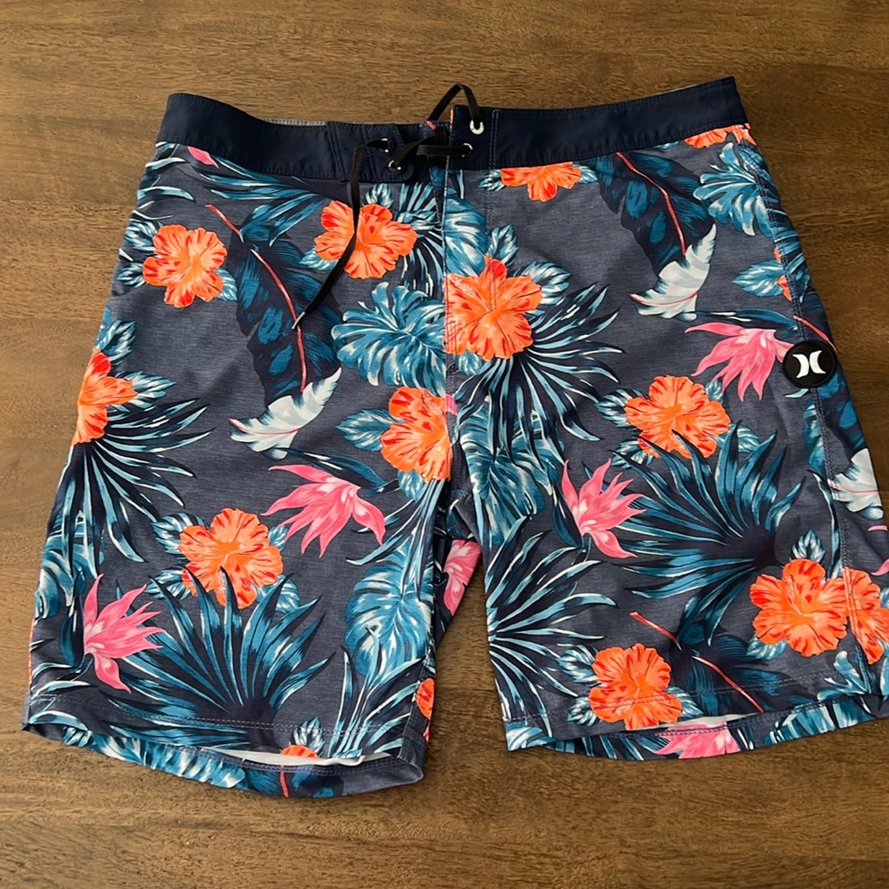 Men’s Hurley Phantom Board Shorts, 34, Like New